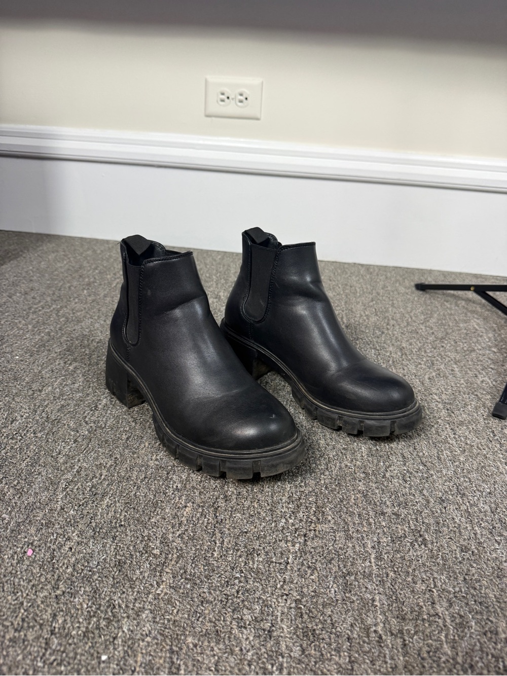 Steve Madden Black Leather Chunky Chelsea Booties
